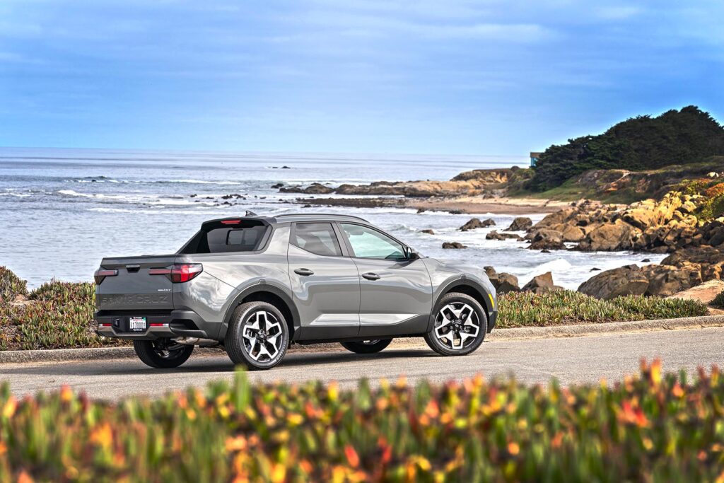 2022 Hyundai Santa Cruz - driving by beach