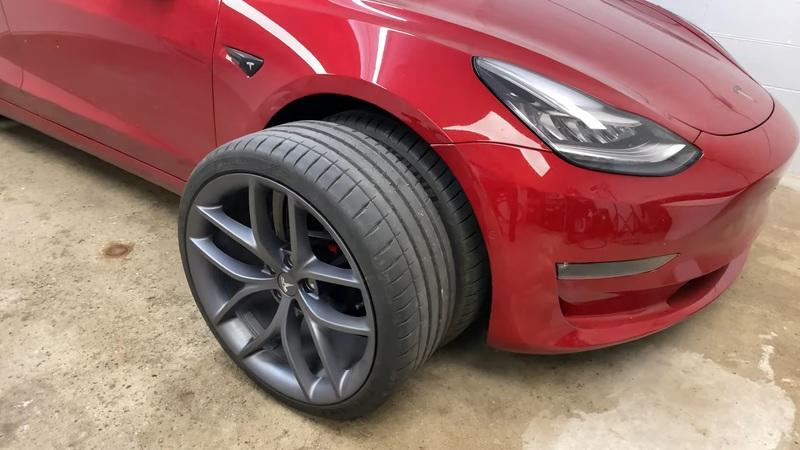 You Might Want to Think Twice About Putting Big Wheels On Your EV - image 947574