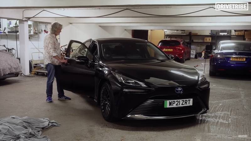  James May gets yet another Hydrogen Powered Mirai - image 998845